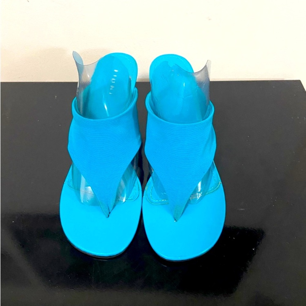 Ladies sandals